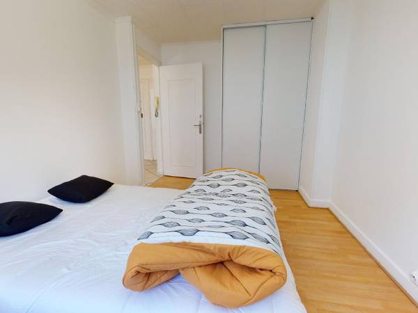 Colocation / Appartement 4 pièces de 66 m², Grenoble, Rue du Docteur Hermite / Photo 2