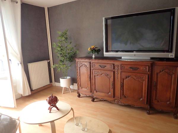 Colocation / Appartement 4 pièces de 64 m², Saint-Martin-d'Hères, Place de la Republique / Photo 2