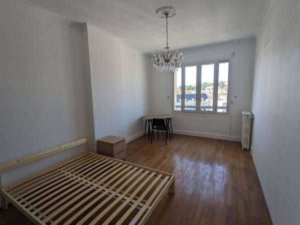 Colocation / Appartement 3 pièces de 78 m², Saint-Étienne, Place Jean Moulin / Photo 2