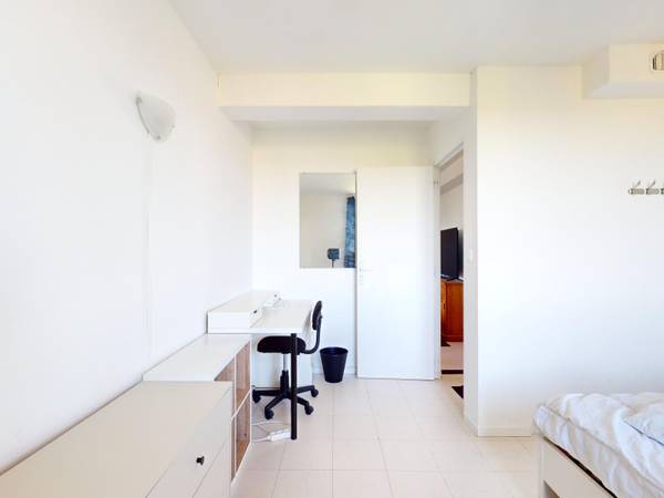 Colocation / Appartement 5 pièces de 82 m², Avignon, Avenue de la Trillade / Photo 2