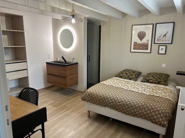 Colocation / Maison 7 pièces de 150 m², La Couronne, Rue de Verdun / Photo 2