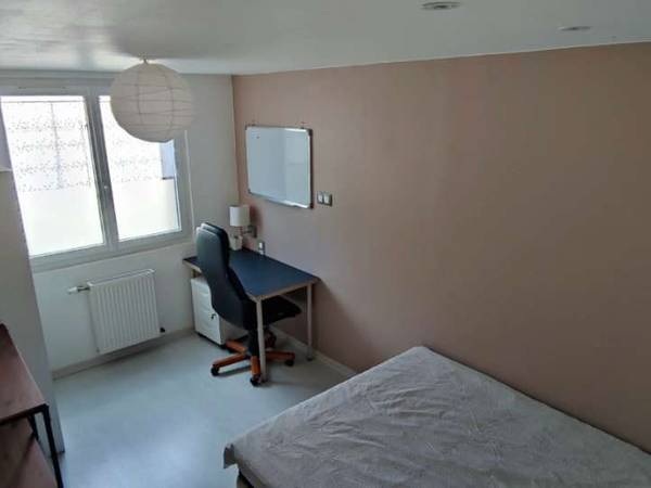 Colocation / Appartement 4 pièces de 64 m², Saint-Martin-d'Hères, Rue Pasteur / Photo 4