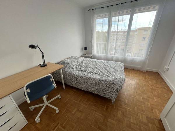 Flatsharing / 3-bedroom flat · 53 m², Bron, Avenue Pierre Brossolette / Photo 5