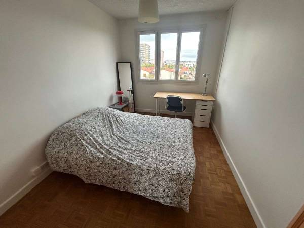 Colocation / Appartement 3 pièces de 53 m², Bron, Avenue Pierre Brossolette / Photo 2