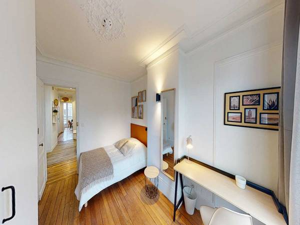 Colocation / Appartement 9 pièces de 150 m², Paris, Rue des Cloys / Photo 2