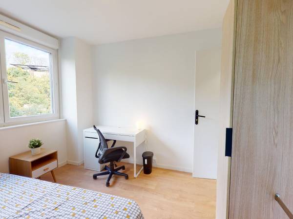 Colocation / Appartement 6 pièces de 87 m², Lyon, D Rue de Saint-Cyr / Photo 2