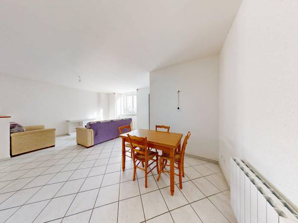 Rental / 4-bedroom house · 83 m², Nivolas-Vermelle, Route Nationale 1085 / Photo 2