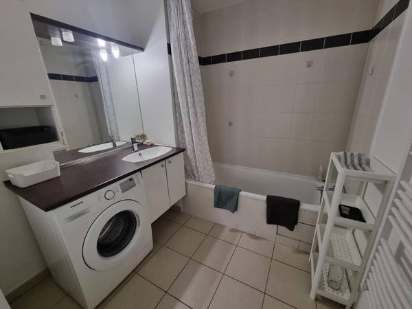 Chambre chez l'habitant / Appartement 4 pièces de 94 m², Vénissieux, Rue Roger Salengro / Photo 5