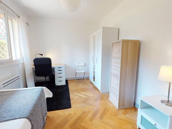 Flatsharing / 5-bedroom flat · 100 m², Bron, Rue de Prévieux / Photo 2