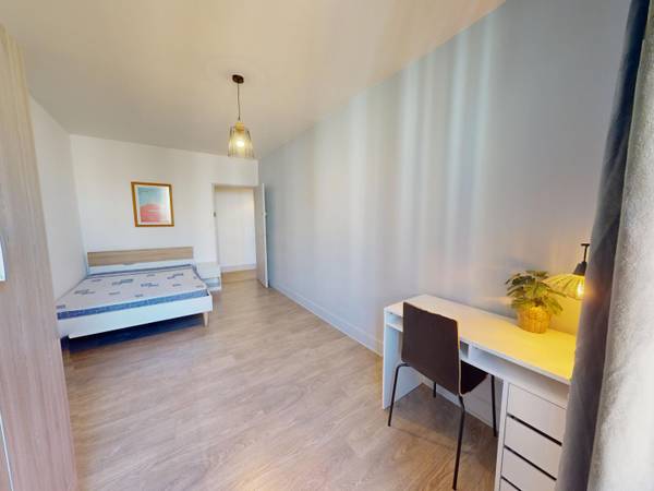 Colocation / Appartement 5 pièces de 92 m², Saint-Étienne, Rue du Onze Novembre / Photo 2