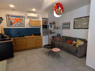 Location / Studio apartment · 26 m², Nîmes, Rue Henri-Iv