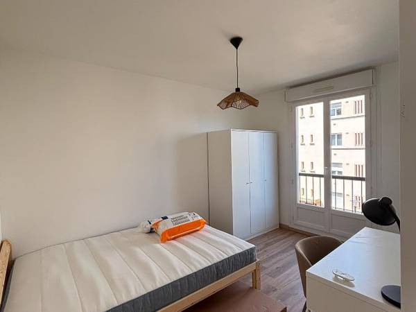 Colocation / Cabane 4 pièces de 77 m², Saint-Brieuc, Rue des Roches Douvres / Photo 4