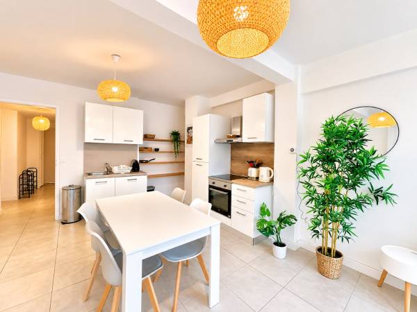 Colocation / Appartement 5 pièces de 100 m², Nîmes, Rue Colbert / Photo 2