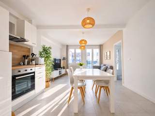 Room share, 5 rooms apartment, Nîmes