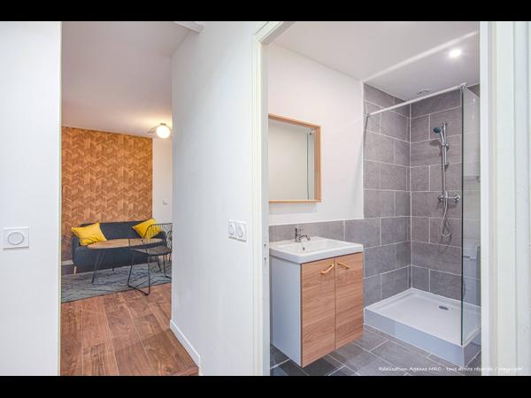 Colocation / Appartement 4 pièces de 70 m², Marseille, Rue Lautard / Photo 2
