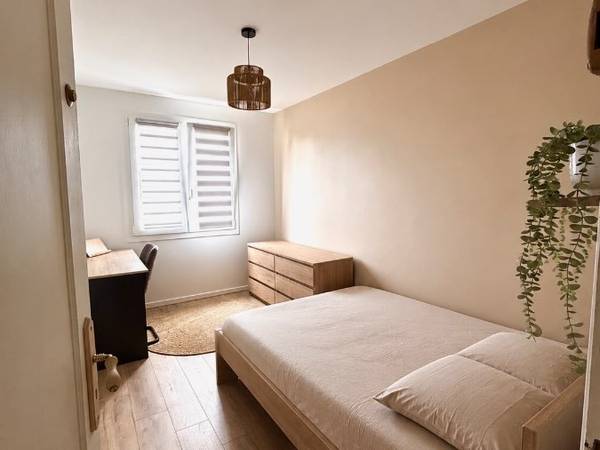 Colocation / Appartement 5 pièces de 82 m², Évreux, Rue d'Hardencourt / Photo 2