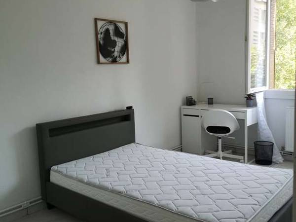 Colocation / Appartement 5 pièces de 72 m², Saint-Martin-d'Hères, Rue Sacco Et Vanzetti / Photo 6