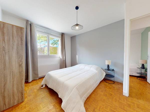 Colocation / Appartement 5 pièces de 77 m², Villeurbanne, Cours Émile Zola / Photo 2