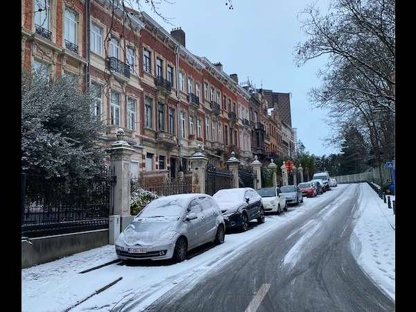 Location / Appartement 3 pièces de 65 m², Ixelles, Rue Vautier / Photo 2