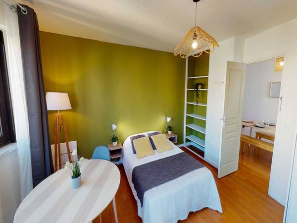 Colocation / Appartement 6 pièces de 150 m², Paris, Rue Juge / Photo 2