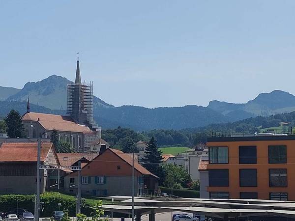 Colocation / Appartement 5 pièces de 16 m², Châtel-Saint-Denis / Photo 2