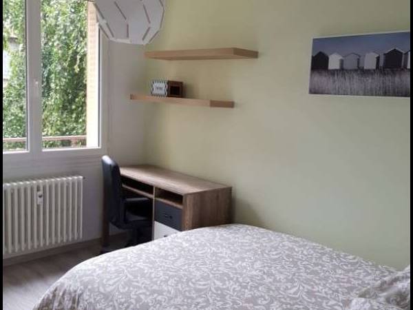 Colocation / Appartement 3 pièces de 60 m², Villeurbanne, Rue du 8 Mai 1945 / Photo 2