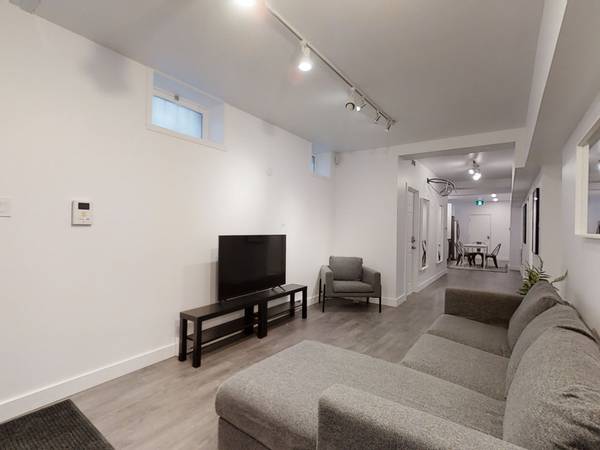 Colocation / Appartement 4 pièces de 115 m², Montréal / Photo 2