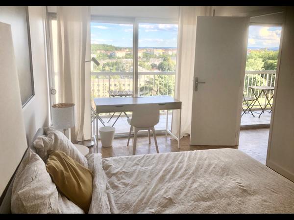 Colocation / Appartement 5 pièces de 90 m², Bron, Rue Louis Pergaud / Photo 2