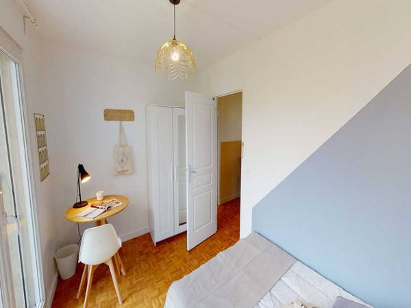 Colocation / Appartement 5 pièces de 100 m², Paris, Rue Claude Decaen / Photo 2