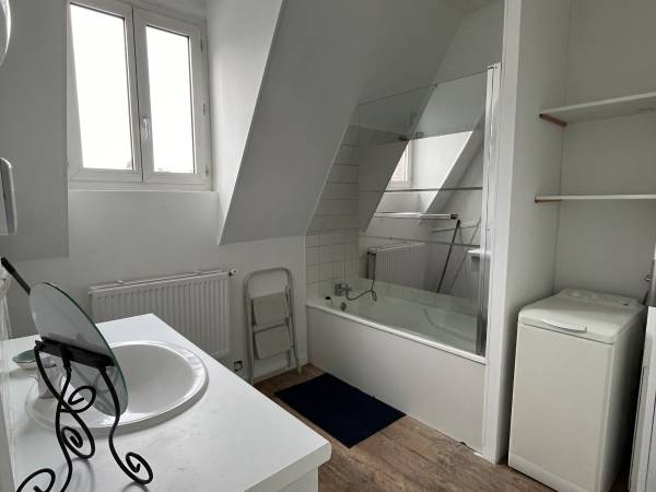 Location / Appartement 3 pièces de 75 m², Lille, Rue de Bapaume / Photo 2