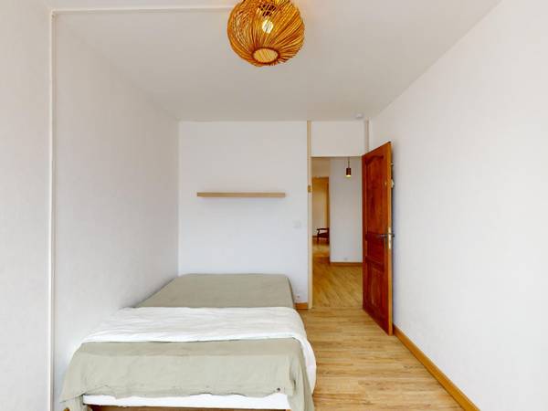 Colocation / Appartement 3 pièces de 87 m², Rouen, Rue Parmentier / Photo 2