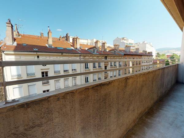 Location / Appartement 3 pièces de 82 m², Pontarlier, Rue Voltaire / Photo 2