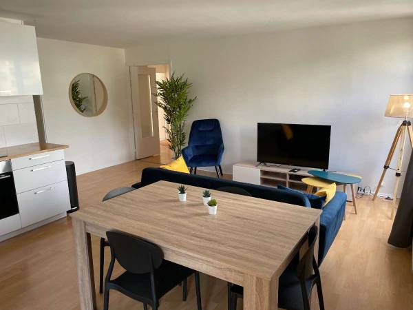 Colocation / Appartement 3 pièces de 103 m², Champs-sur-Marne, Place du Bois de Grâce / Photo 2