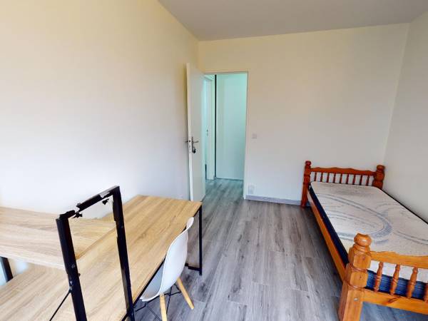 Colocation / Appartement 3 pièces de 65 m², Noisy-le-Grand, Allée de la Butte Aux Cailles / Photo 2