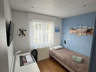 Room in a live-in landlord's home / 2 rooms house · 10 m², Carpiquet, Rue de la Pierre