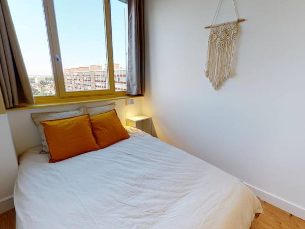 Colocation / Appartement 6 pièces de 85 m², Bron, Rue Édouard Branly / Photo 2