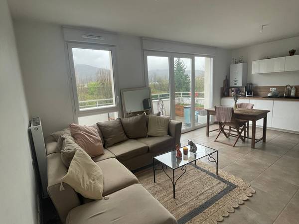 Colocation / Appartement 3 pièces de 60 m², Saint-Martin-d'Hères, Rue Emile Zola / Photo 2