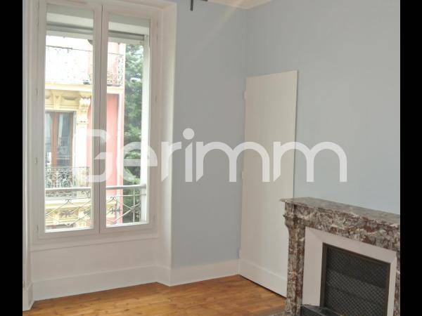 Location / Appartement 2 pièces de 34 m², Grenoble, Rue Doudart de Lagree / Photo 2