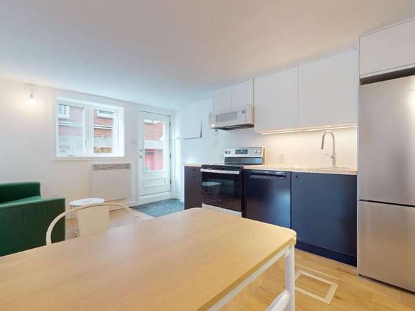 Location / Immeuble 1 pièce de 35 m², Montréal, Northmount Avenue / Photo 2