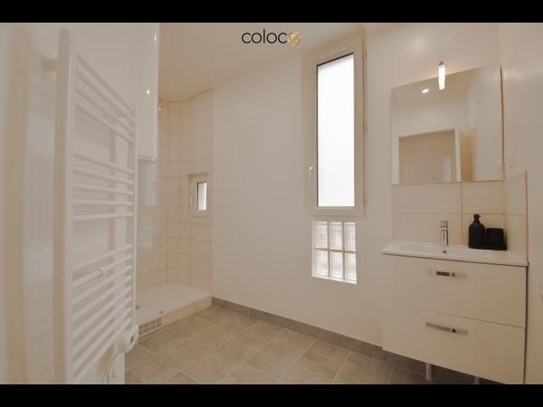 Colocation / Appartement 6 pièces de 78 m², Saint-Denis, Rue Quinsonnas / Photo 7