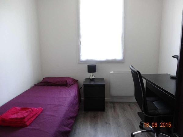 Colocation / Appartement 3 pièces de 50 m², Saint-Denis, Rue du Docteur Finot / Photo 2