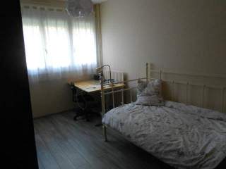 Room in a live-in landlord's home / 1 room apartment, Saint-Herblain