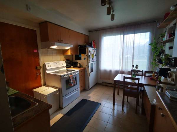 Colocation / Appartement 5 pièces de 80 m², Montréal, Rue Chambord / Photo 2