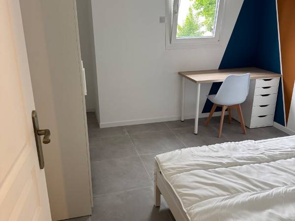 Flatsharing / 9-bedroom house · 150 m², Louvres, Square de Nimes / Photo 2