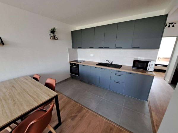 Colocation / Appartement 4 pièces de 87 m², Cenon, Rue Martin du Gard / Photo 2