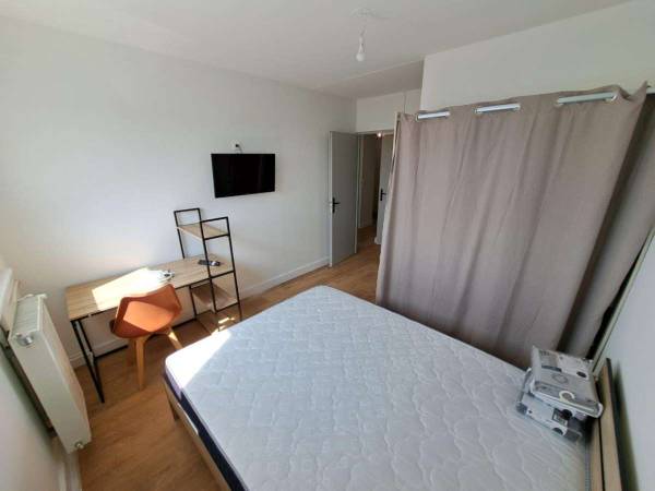 Colocation / Appartement 4 pièces de 87 m², Cenon, Rue Martin du Gard / Photo 12