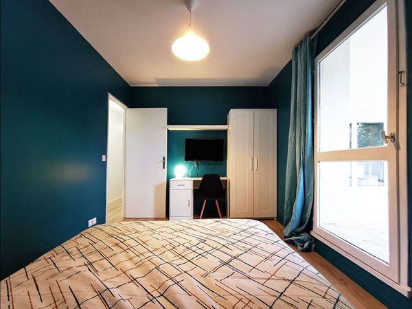 Colocation / Appartement 5 pièces de 84 m², Évry, Rue Pierre Et Marie Curie / Photo 2