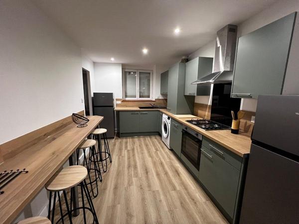 Colocation / Appartement 6 pièces de 145 m², Saint-Étienne, Rue Francis Baulier / Photo 2