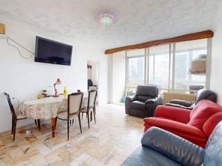 Colocation / Appartement 6 pièces de 77 m², Vénissieux, Rue des Martyrs de la Résistance