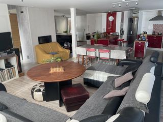 Onderhuur / 7 rooms house · 240 m², Bordeaux, Rue de Bègles